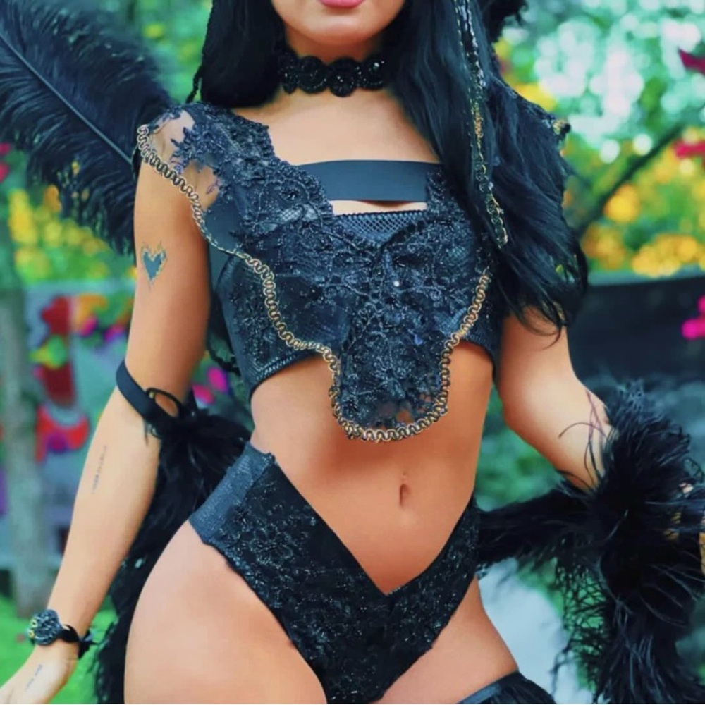 Diosa by seco set 
Kendall black